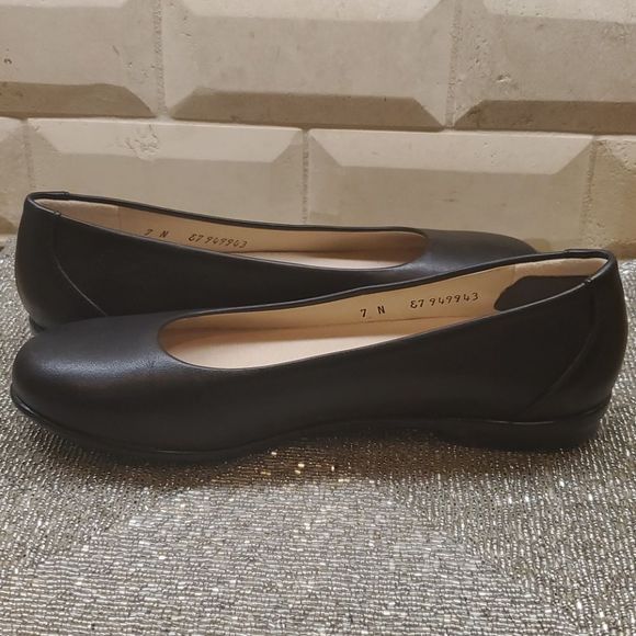 SOLD!! SAS Scenic Black Leather Ballet Flat - Size 7N - Picture 3 of 8